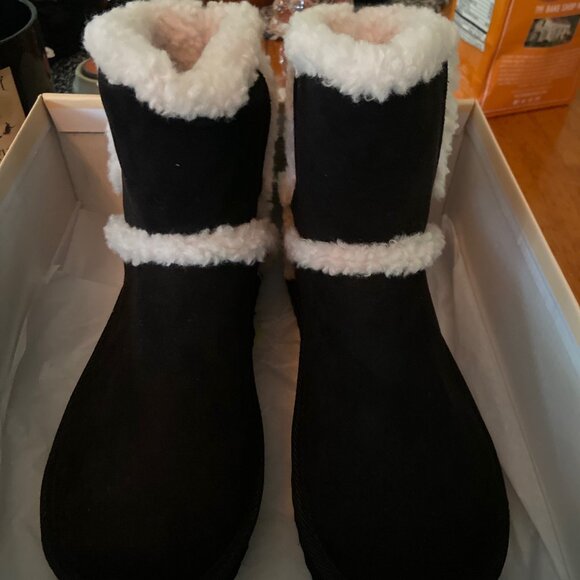 Boots - Picture 3 of 3